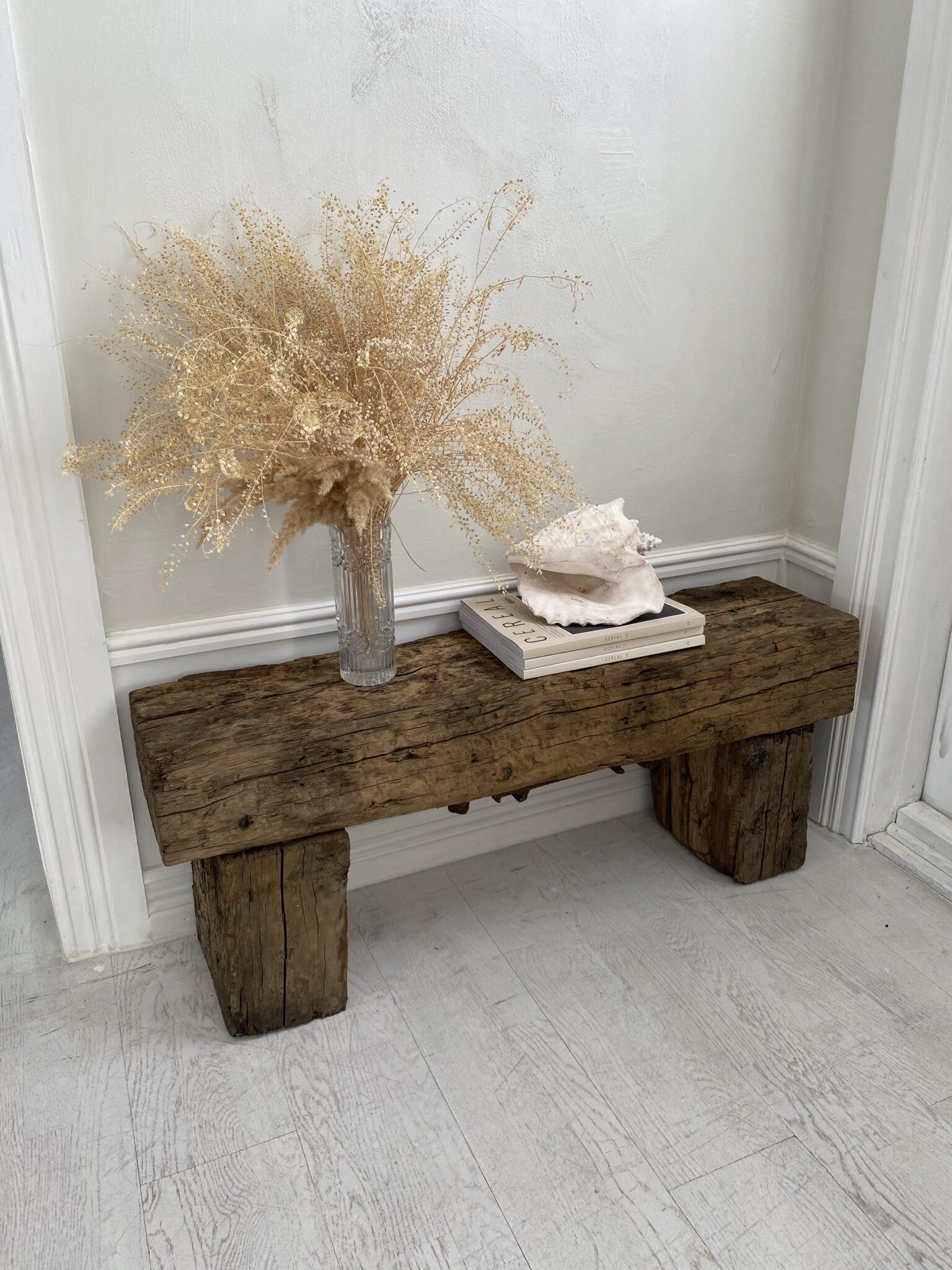 En rustik träbänk - Lina Paciello